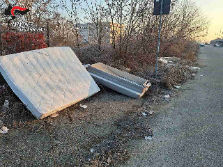 Gestione illecita e abbandono di rifiuti ingombranti, due denunce